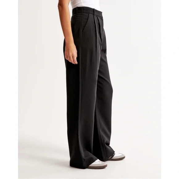 Abercrombie & Fitch Curve Love Sloane Tailored Wide Leg Pant in Black - Picture 2 of 12